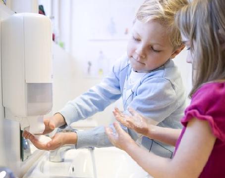 Уроки гигиены от бренда Торк: в школе Петрозаводска обучают детей правильно мыть руки